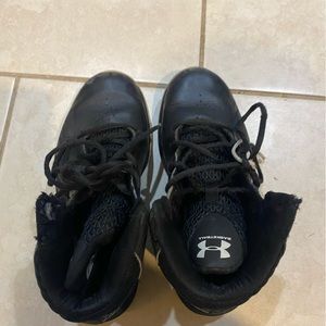 Little boy basketball shoes
